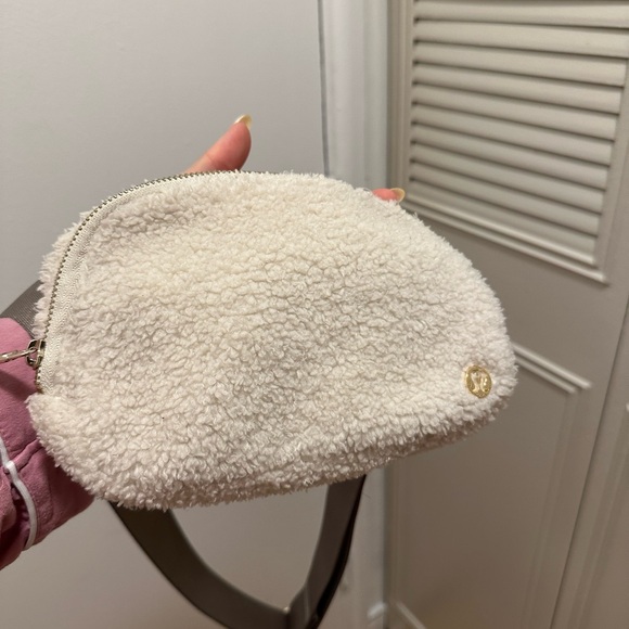 Lululemon Cozy Cream Sherpa Crossbody Bag - Picture 1 of 3